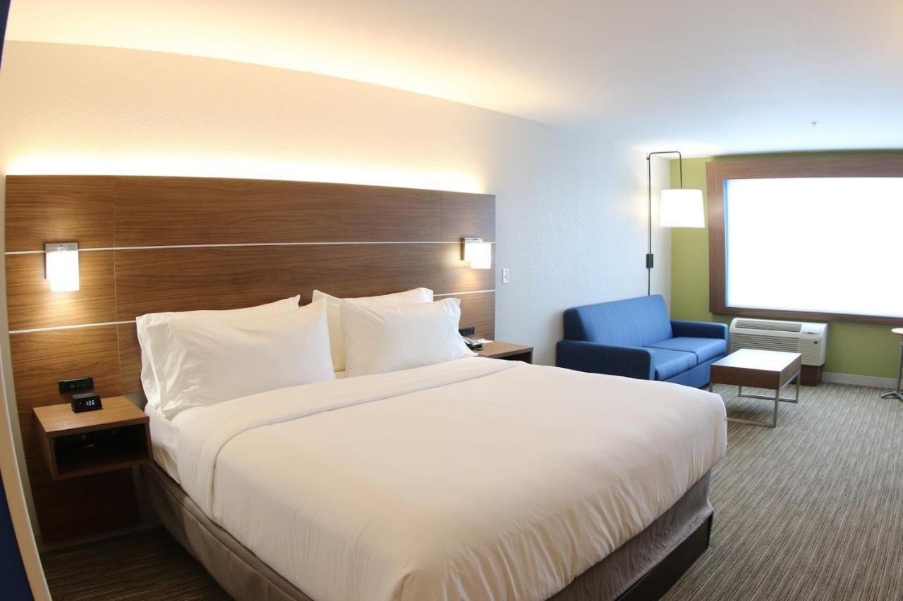 Holiday Inn Express & Suites - Detroit Northwest - Livonia By Ihg Buitenkant foto
