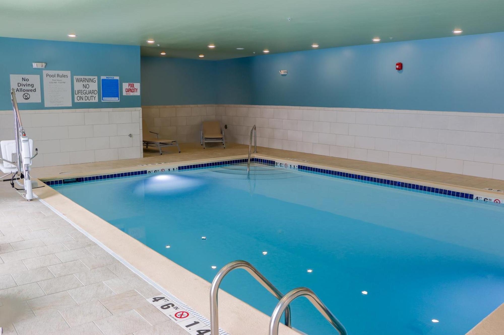 Holiday Inn Express & Suites - Detroit Northwest - Livonia By Ihg Buitenkant foto