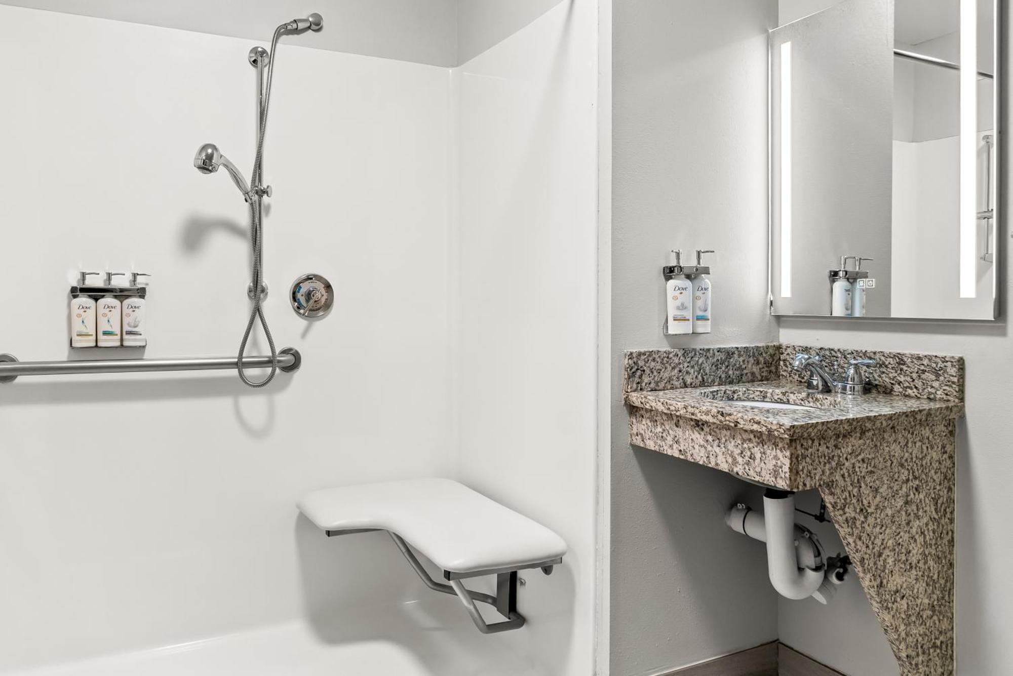 Holiday Inn Express & Suites - Detroit Northwest - Livonia By Ihg Buitenkant foto