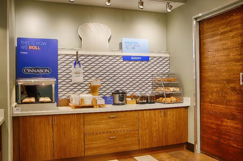 Holiday Inn Express & Suites - Detroit Northwest - Livonia By Ihg Buitenkant foto